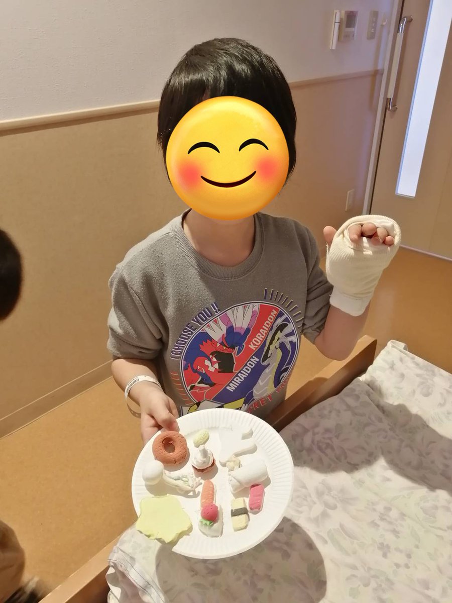 入院してた次男が本日退院しました。みんな淋しかったの我慢してよく頑張ったよ〜！
お兄ちゃんもよく頑張ったよ！