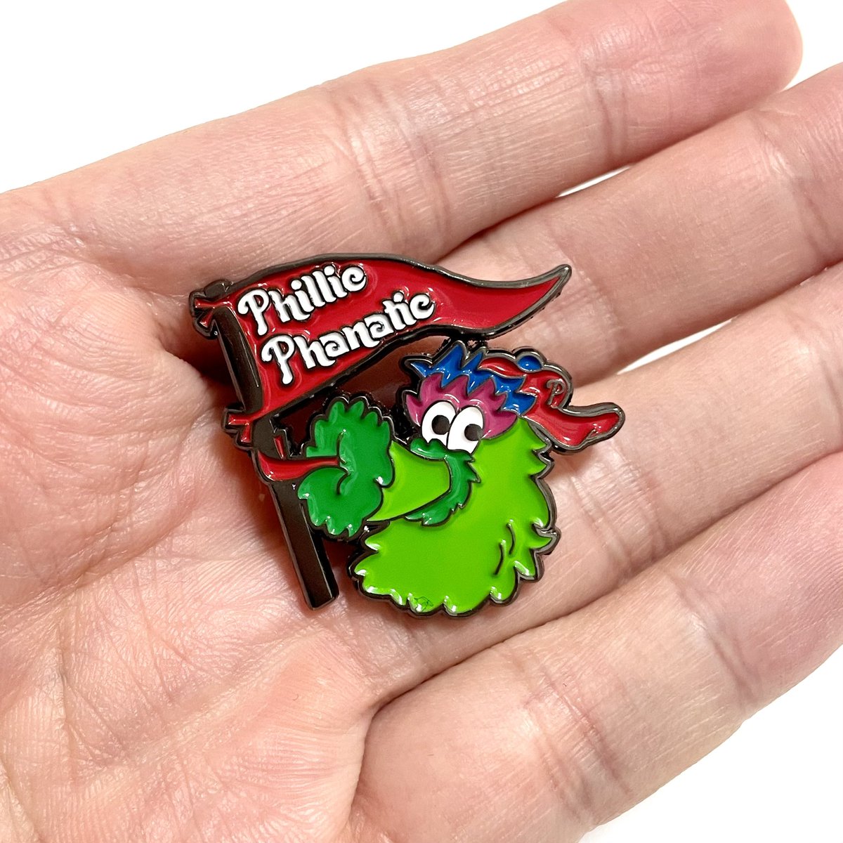 BfMerch's tweet photo. Philadelphia Phillies "Phillie Phanatic" Pins入荷しました！
1,100yen

#mlb #メジャーリーグ #フィリーズ #フィリーファナティック #ピンバッジ #ピンズ #pins #野球グッズ #アメリカン雑貨 #フィラデルフィアフィリーズ #philadelphiaphillies https://t.co/6EssvMGQyO