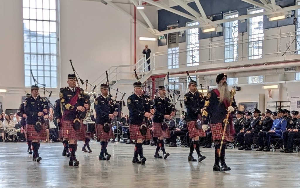 SgtTerryParmar's tweet photo. Proud to attend the #JIBC police graduation, especially witnessing a #Sikh Pipe Major with the @VPDPipeBand for the first time!
Celebrating #diversity and honoring the #SikhWarrior spirit!
#weRhiring #dhurandhar @VancouverPD https://t.co/InTyxuK9jH
