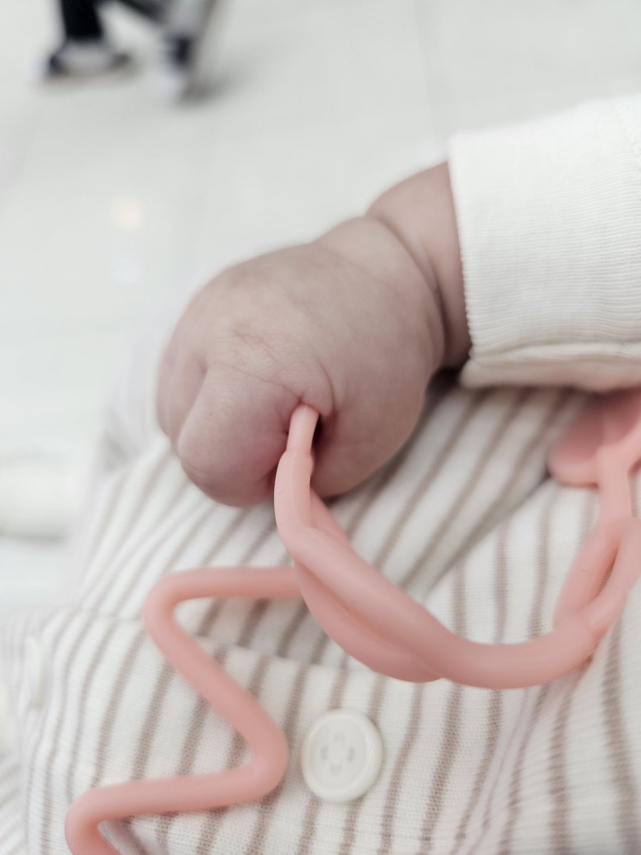 하찮고 귀여운 주먹 ✊️