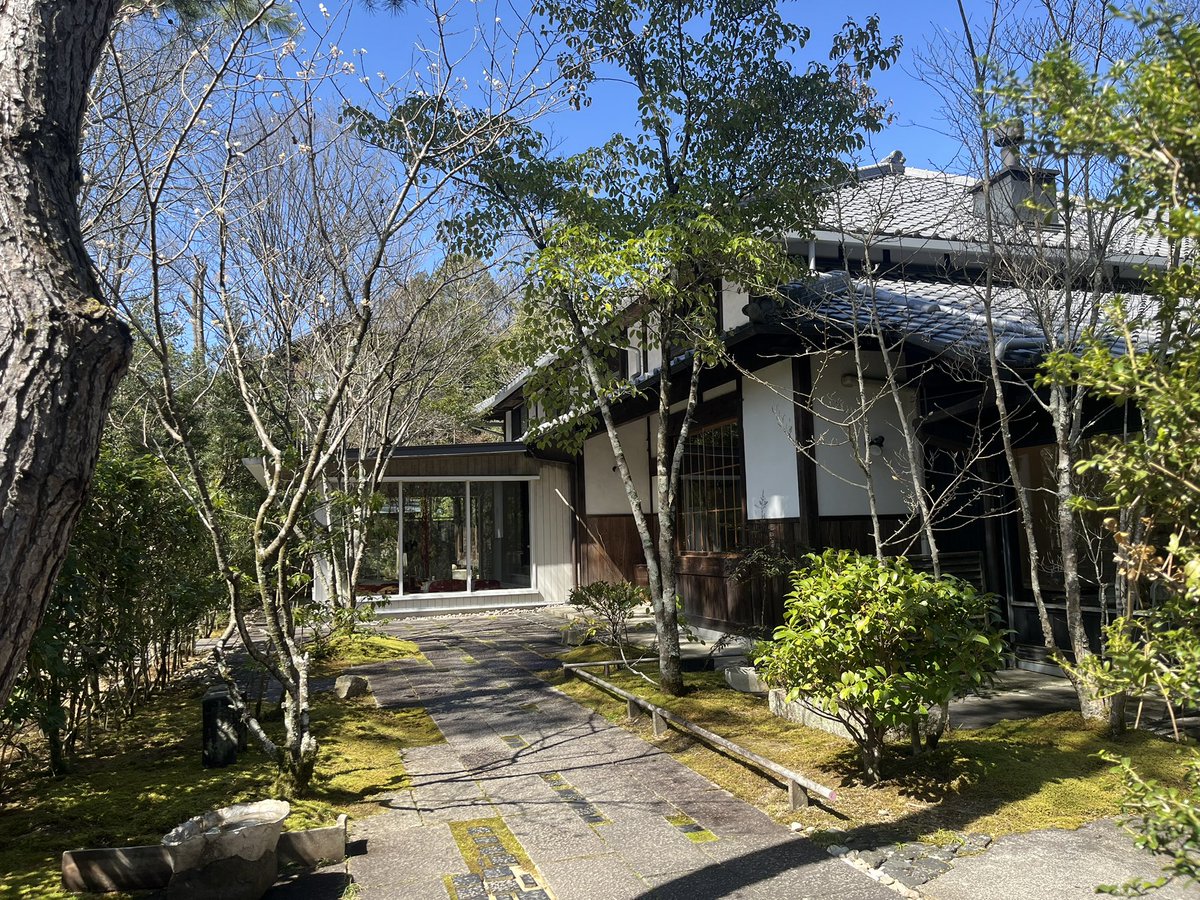 jinkakino's tweet photo. 今日は多治見で副業。
友人の個展に焼き菓子を出品してます。宮脇さんの意思を継いでそうなアップリケたち、素敵。イベントで使う日本国旗ぽいの買おうかな。
帰りにトニッタの可児ッテ寄ってキャッシュ取れったらいいな。 https://t.co/5BtWBIkPQZ