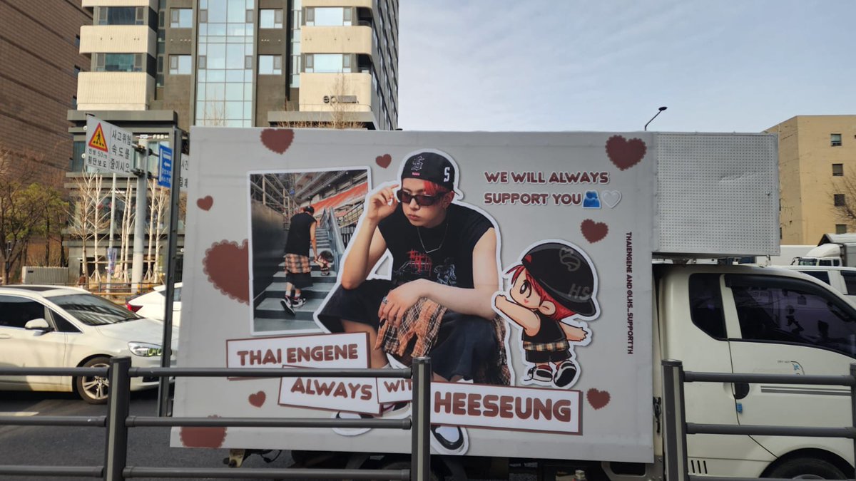 pra quem estava preocupado se não havia mais nenhum caminhão, acabaram de ser estacionados MAIS 2! 

<a href="/HYBEOFFICIALtwt/">HYBE OFFICIAL</a>
 ヒスンを再びエンハイプンに戻せ！

#エンハイフンは_7
#エンハイフンは_7人
#エンハイフン_七を_守れ
#ビリーフラッブ_説明してください
