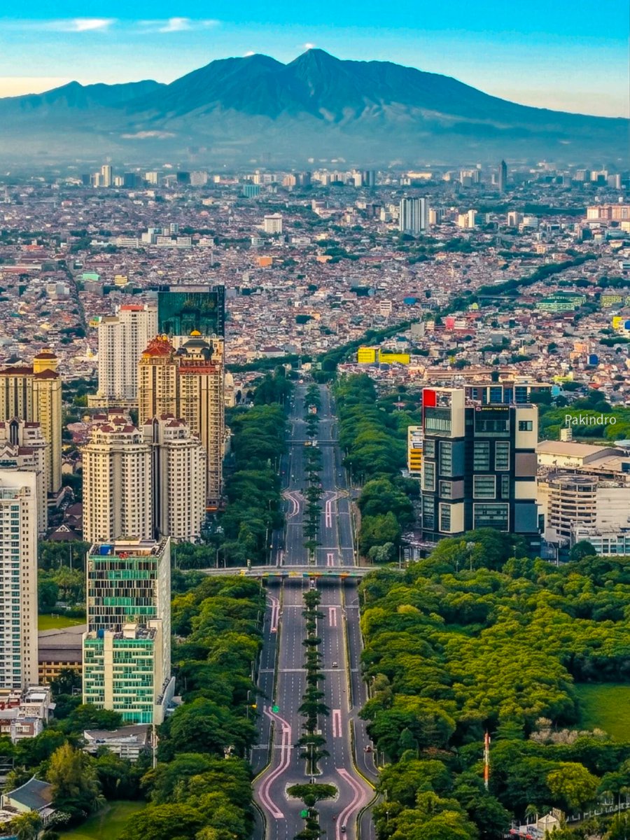 TravelDestiny10's tweet photo. Jakarta, Indonesia https://t.co/92Tmnh5GDq