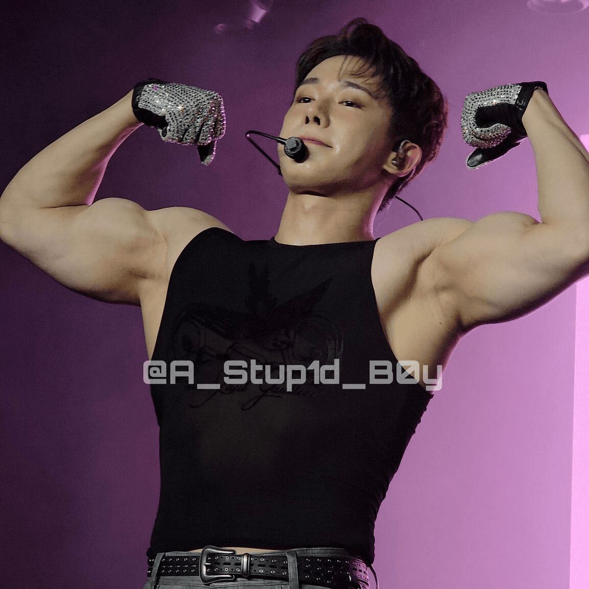 flexingidol's tweet photo. WONHO https://t.co/FWCKs4jX2F