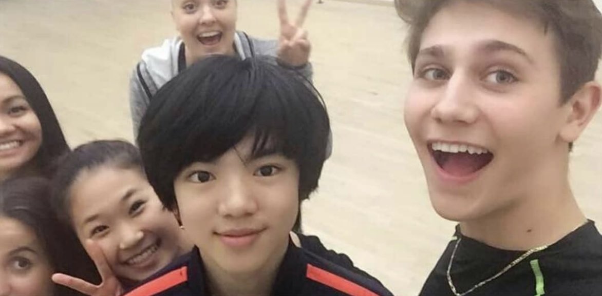 _chocomong's tweet photo. 세월이 흘러도 여전한 두 사람
#차준환 #RomanSadovsky https://t.co/liUjQDGhHm