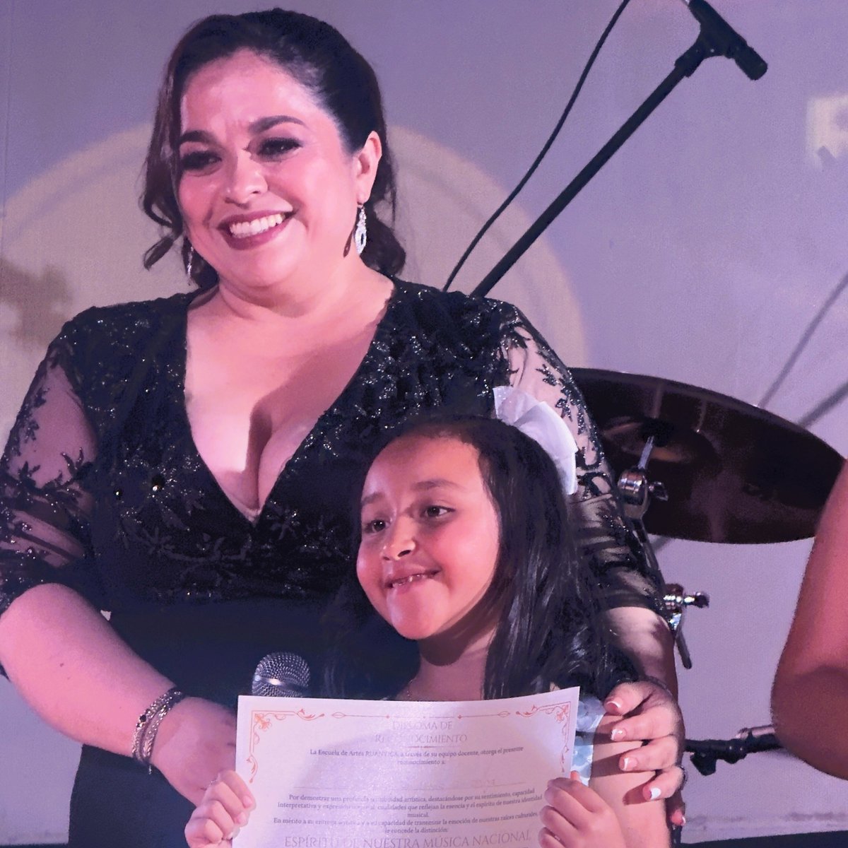 uefmaterdei's tweet photo. ✨🎶Con orgullo celebramos a Doménica Gonzaga Cueva, distinguida como Embajadora de la Música Nacional en la II Gala “Ecos de mi Tierra”, organizada por la Escuela de Artes RUANVICA junto al Trío Kopal. Un reconocimiento a su talento y compromiso con nuestras raíces musicales.🇪🇨 https://t.co/ViXBjjOND8