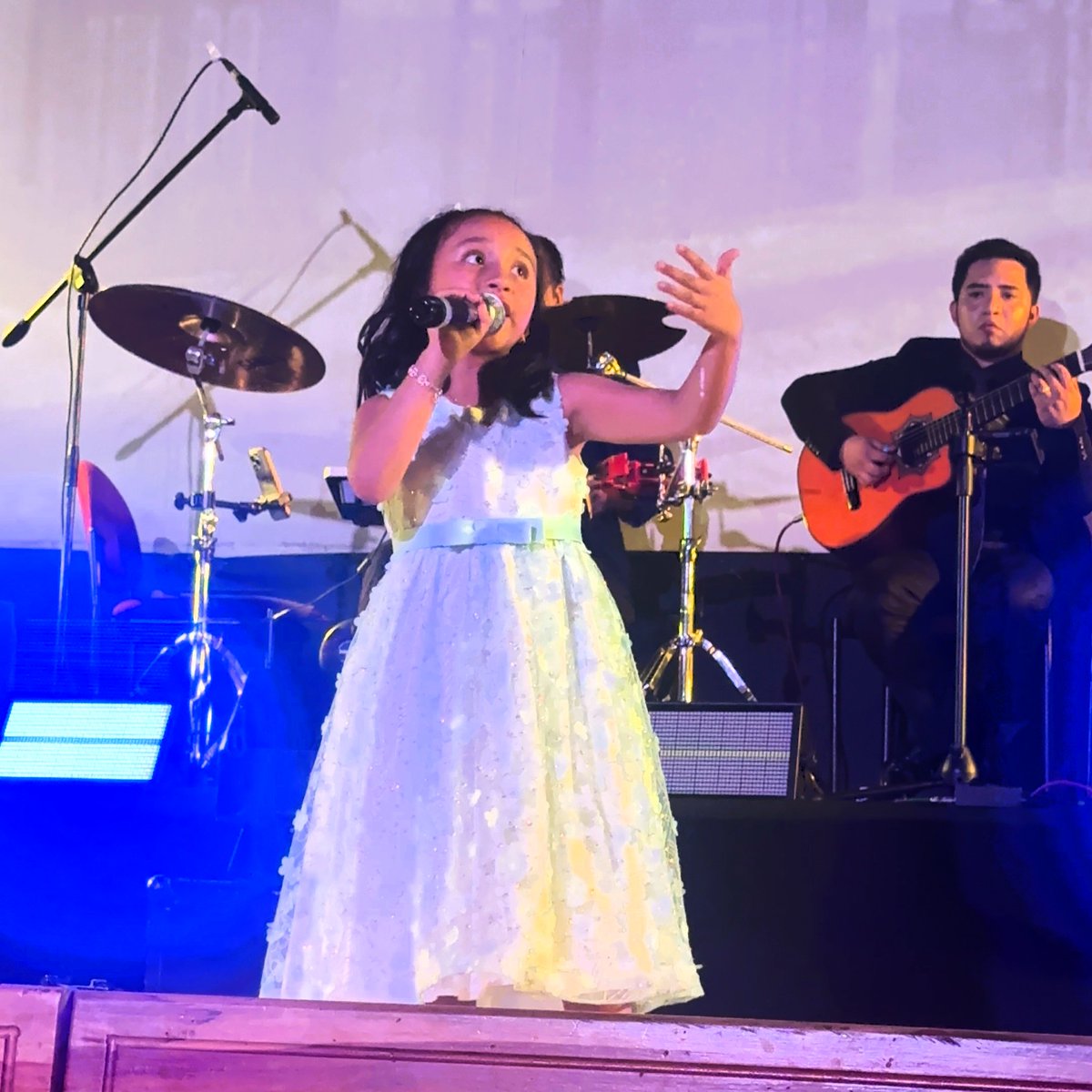 uefmaterdei's tweet photo. ✨🎶Con orgullo celebramos a Doménica Gonzaga Cueva, distinguida como Embajadora de la Música Nacional en la II Gala “Ecos de mi Tierra”, organizada por la Escuela de Artes RUANVICA junto al Trío Kopal. Un reconocimiento a su talento y compromiso con nuestras raíces musicales.🇪🇨 https://t.co/ViXBjjOND8