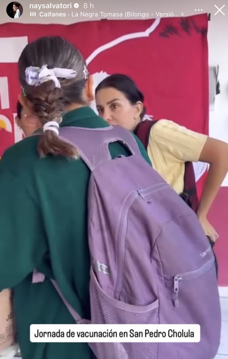MirelValentina's tweet photo. Las jornadas de vacunación no deberían ser para la promoción personalizada de una diputada. Nay Salvatori hizo una jornada de vacunación en cholula  autopromoviendose con lonas y colores dE MORENA con personal y vacunas del IMSS. Esto no es un delito? @periodistasoy @rubysoriano https://t.co/6PdpFpjYwS