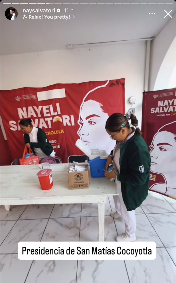 MirelValentina's tweet photo. Las jornadas de vacunación no deberían ser para la promoción personalizada de una diputada. Nay Salvatori hizo una jornada de vacunación en cholula  autopromoviendose con lonas y colores dE MORENA con personal y vacunas del IMSS. Esto no es un delito? @periodistasoy @rubysoriano https://t.co/6PdpFpjYwS