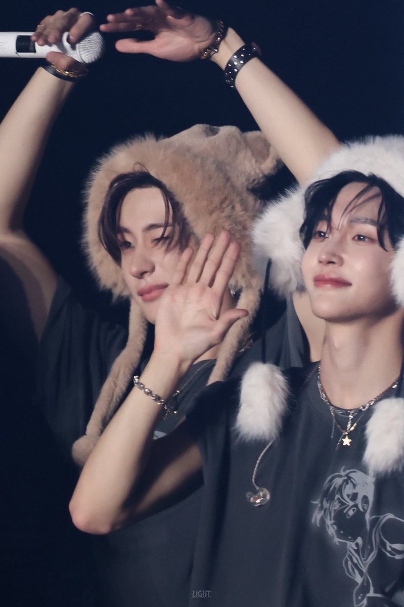 𝐋𝐈𝐆𝐇𝐓 tweet media