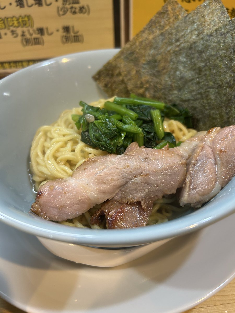 bdt92softail's tweet photo. 今日の限定『鶏油そば2』
今まで食べてきた油そばの中で一番かも。
高級油そば的な感じの上品な味。
まず、油がうまい❗️
そして、柔らか鶏チャーシューもやばい❗️
麺のコシもちょうど良く、油にしっかり絡んで、箸が止まらん。
#らーめん山 https://t.co/TcxhSdbk70