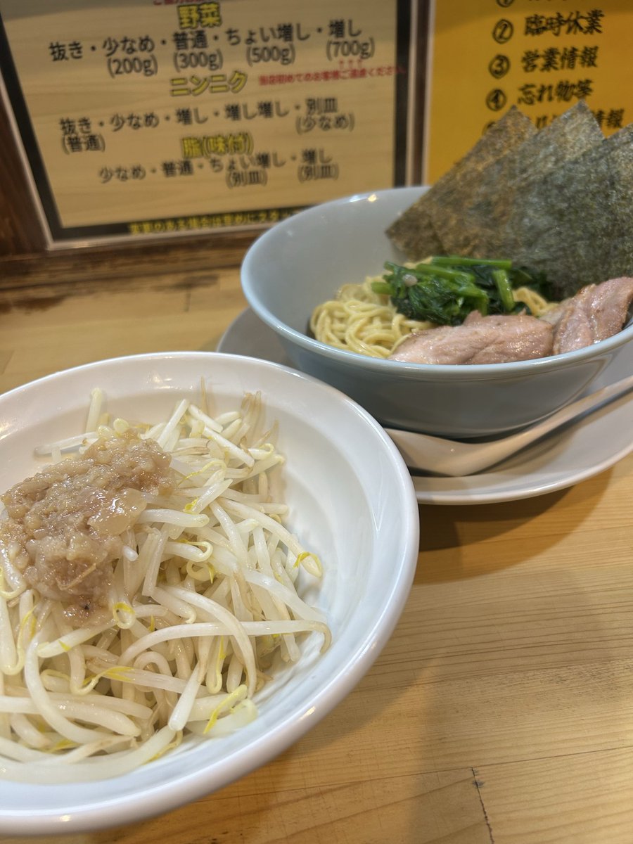 bdt92softail's tweet photo. 今日の限定『鶏油そば2』
今まで食べてきた油そばの中で一番かも。
高級油そば的な感じの上品な味。
まず、油がうまい❗️
そして、柔らか鶏チャーシューもやばい❗️
麺のコシもちょうど良く、油にしっかり絡んで、箸が止まらん。
#らーめん山 https://t.co/TcxhSdbk70