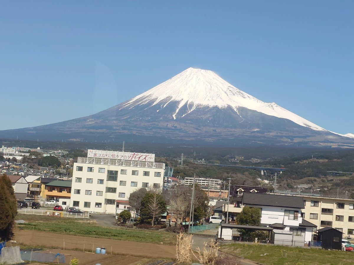 satoshi_tripper's tweet photo. 何か周りからカシャカシャ音がするので見たら、みんな写真撮ってた🗻 https://t.co/EMgbRg7PWW