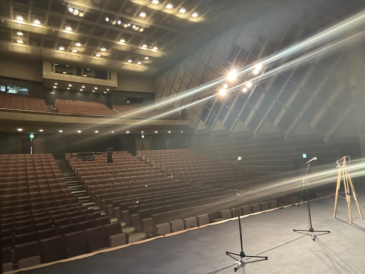 いよいよ本番です☺️

台本に登場する人物の縁戚関係者が来て下さるそうです。

今回の物語を見てくれて足を運んでくださるそうです。

前回の満州の話をやりましたが、満蒙開拓団の家族の方が、わざわざ来てくださいました。

これが芝居やる意味なんだよな

全力出してきます！！！