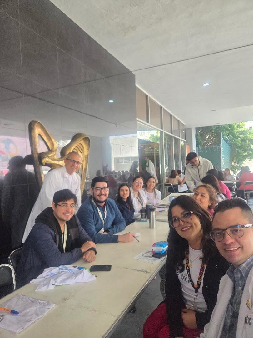 CmnoNefrologia's tweet photo. En el Día Mundial del #Riñon nos unimos a la campaña de #SaludRenal, impulsando acciones de prevención y detección oportuna para nuestra población.
¡Cuidar tus riñones también es cuidar tu bienestar! 💙 #DíaMundialDelRiñón #CMNO #Nefrologia #imss https://t.co/Az4fbiaz4R