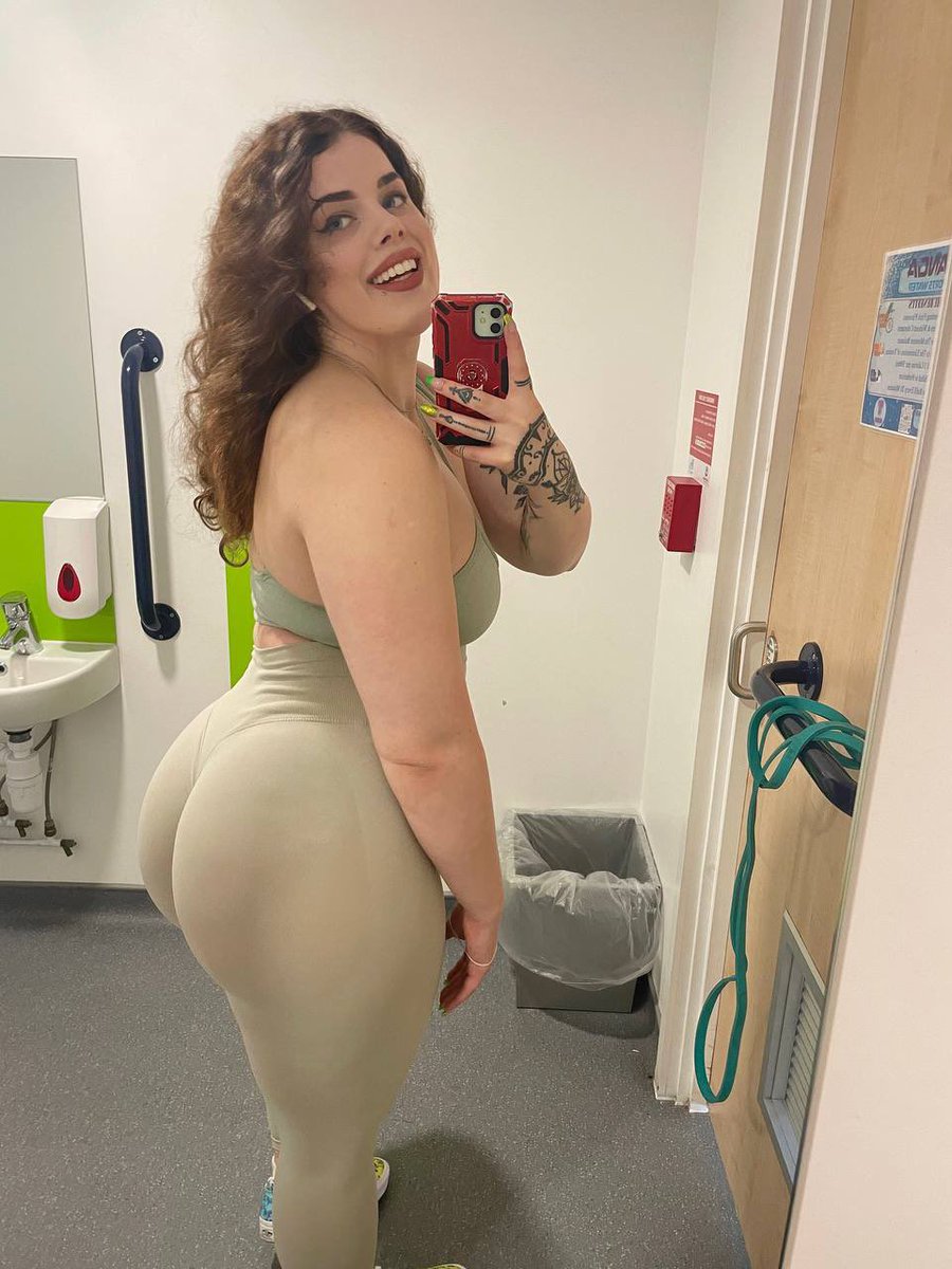 Hipthrustqueen tweet media