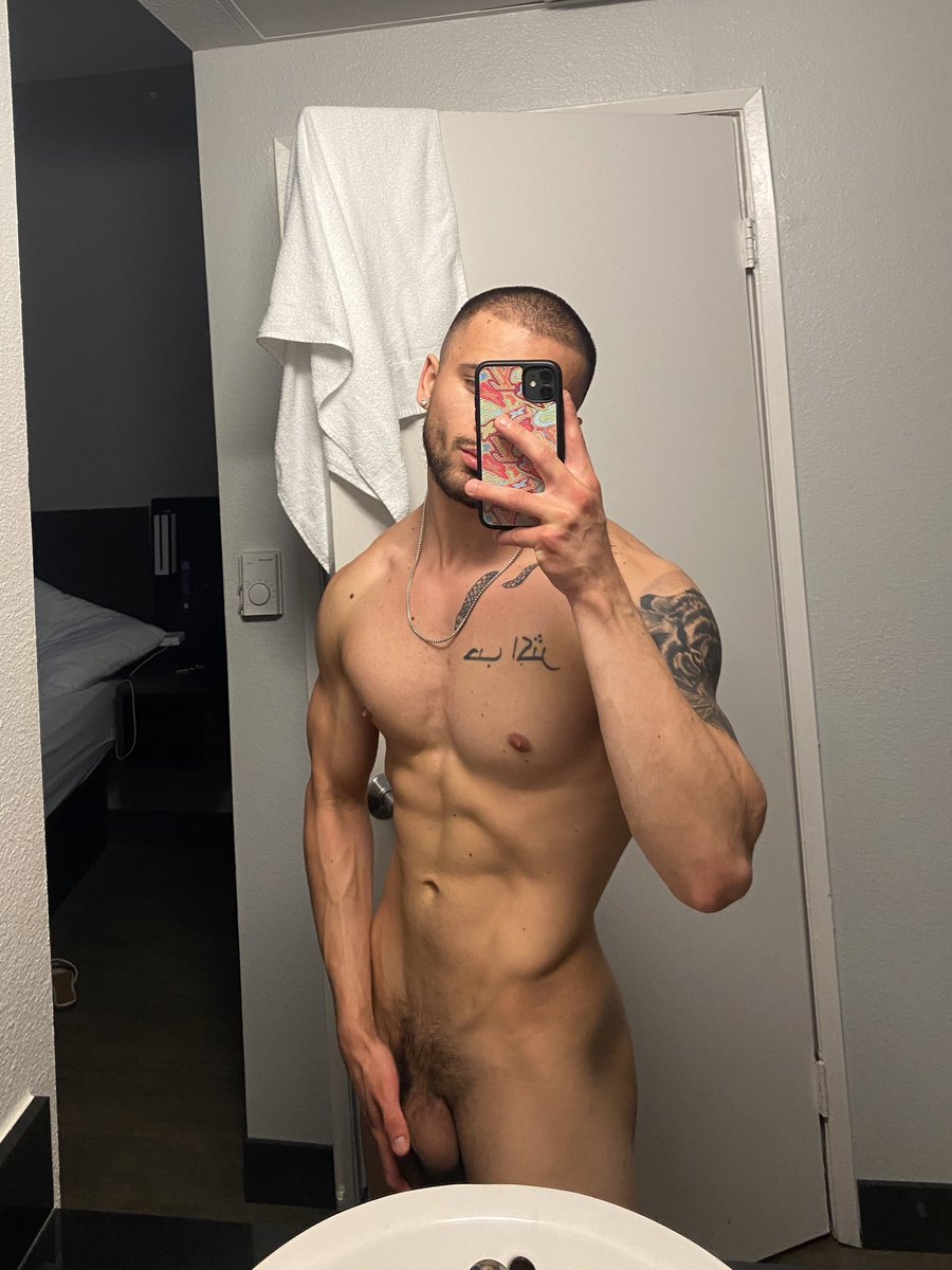 Valenci 🦇 tweet media