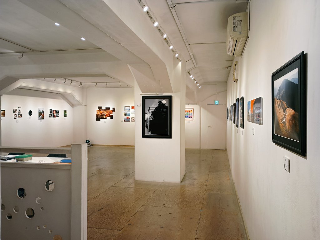 irorimura2005's tweet photo. ＼展示折り返し／

▶大阪大学写真部
学外展 2026
　
本日も12：00〜19：00 でお待ちしています、是非お越しください☺️

会場┃イロリムラ[89]画廊 展示室２・３
大阪市北区中崎1-4-15

大阪大学写真部
@handaiphoto
https://t.co/uyb6R4zmYn

#大阪大学
#大阪大学写真部 https://t.co/fmC41h9ICh