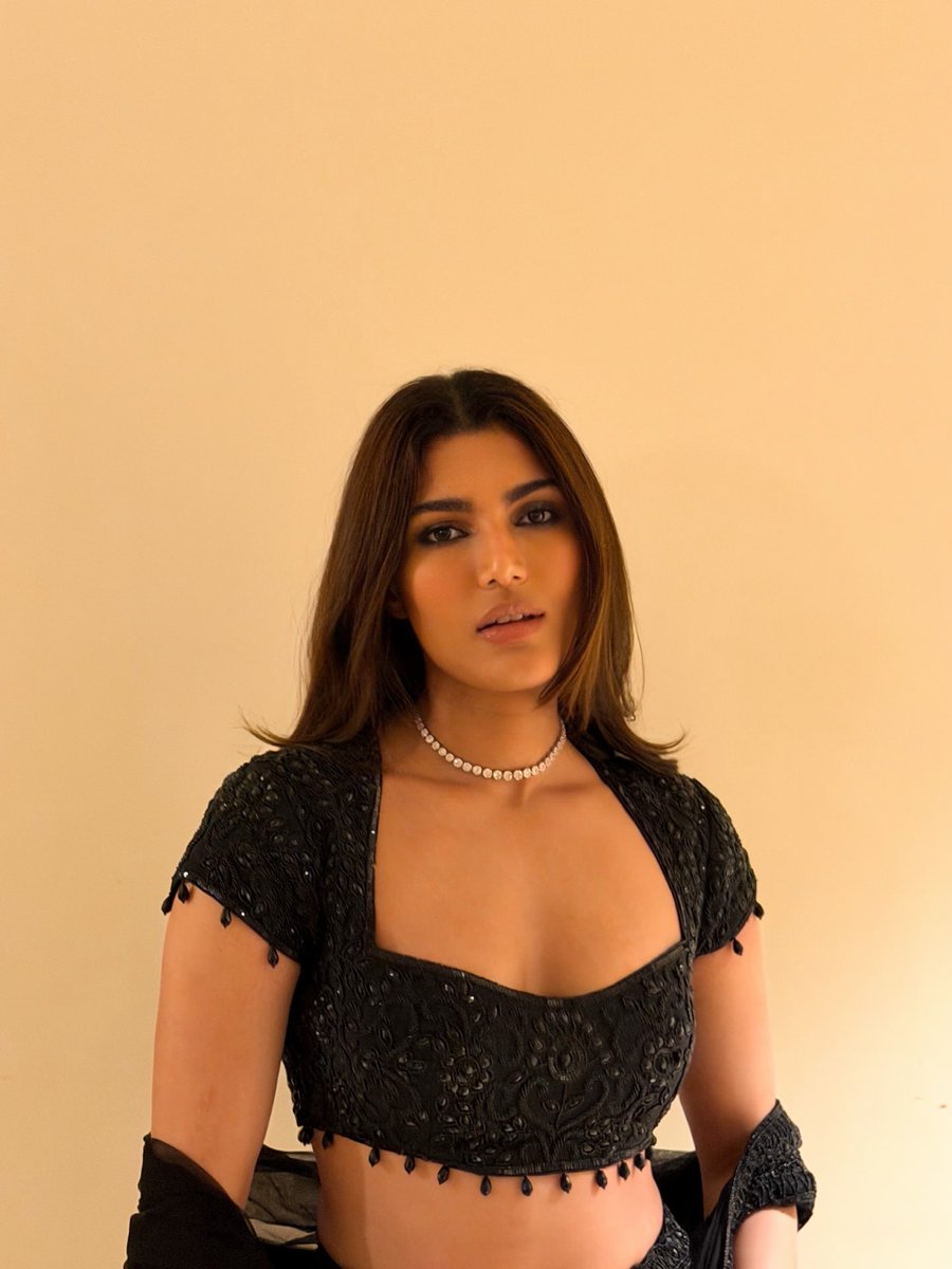 Weekendvibes_'s tweet photo. Alizeh Agnihotri ✨🖤
#Alizeh #AlizehAgnihotri https://t.co/DWpErYyOKX