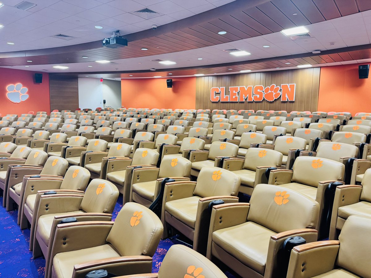 BGrubbs66's tweet photo. Calvin getting a look at the next level - @ClemsonFB .  Stay focused @Calvin_Landy87 . Your time is coming. 
#Builtinthetrenches #GTPtraining https://t.co/jYgNs0Erb2
