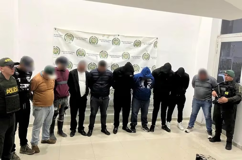 eluniversocom's tweet image. Detienen a nueve personas involucradas en #tráfico de #migrantes en la frontera norte ow.ly/MOPJ50YtXV3