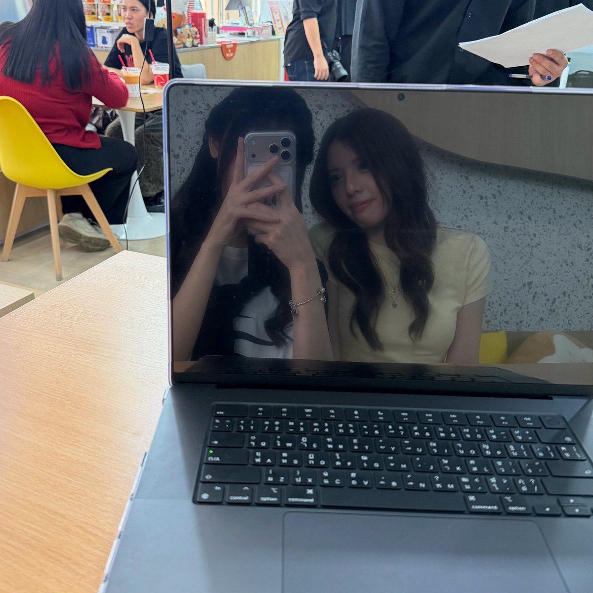 โชวส์ tweet media
