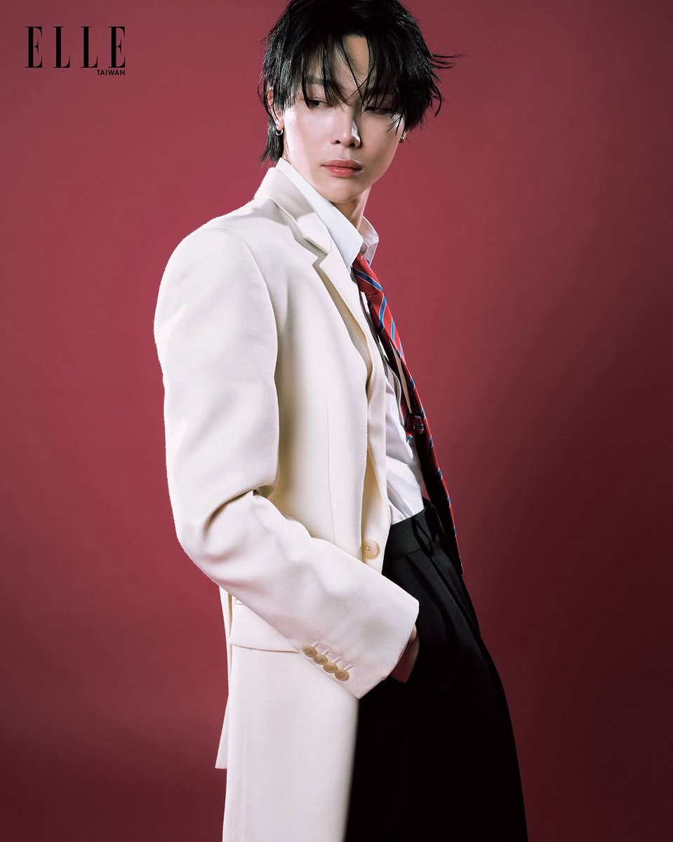 KeepNicholas_TH's tweet photo. (#AllOfNicholas_TH)
IG POST UPDATE 📸
#ELLEFeature ft. &TEAM
#NICHOLAS #นิโคลัส
#니콜라스 #ニコラス #王奕翔
#andTEAM_NICHOLAS #andTEAM https://t.co/frzFv4LPE0