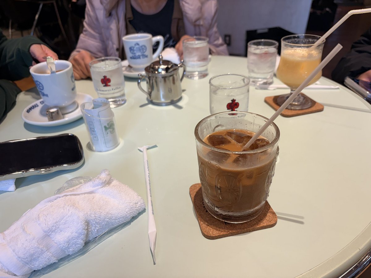 珍しく朝からコーヒー☕️しばく笑
ꉂ🤣w𐤔
今日は嫁、母親、息子の3人お祝い
🎂🎂㊗️🎓💐