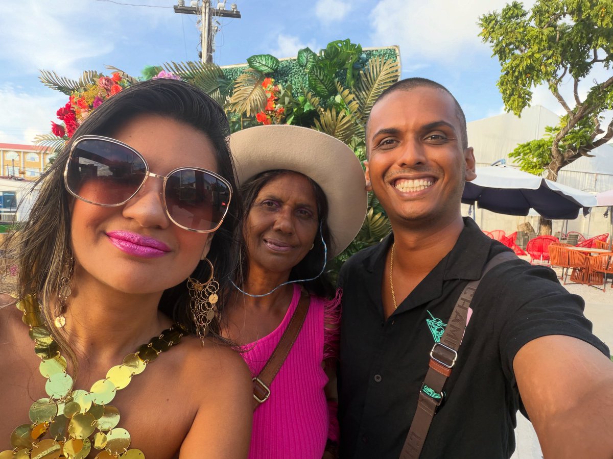 HanomanMarc's tweet photo. Golden hour with my favourite people. https://t.co/yTyH9XPZvV