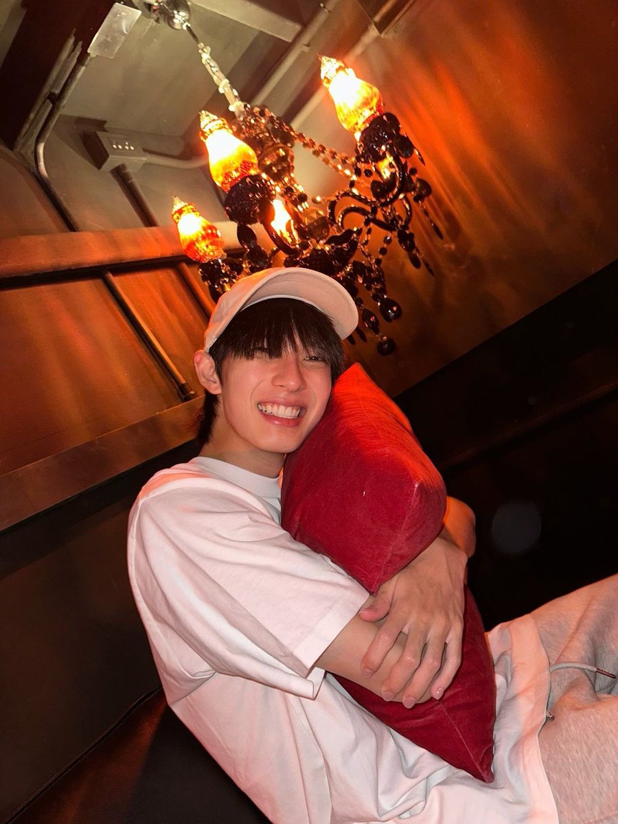 lyly ★ 🪭 VAI VER O BTS tweet media