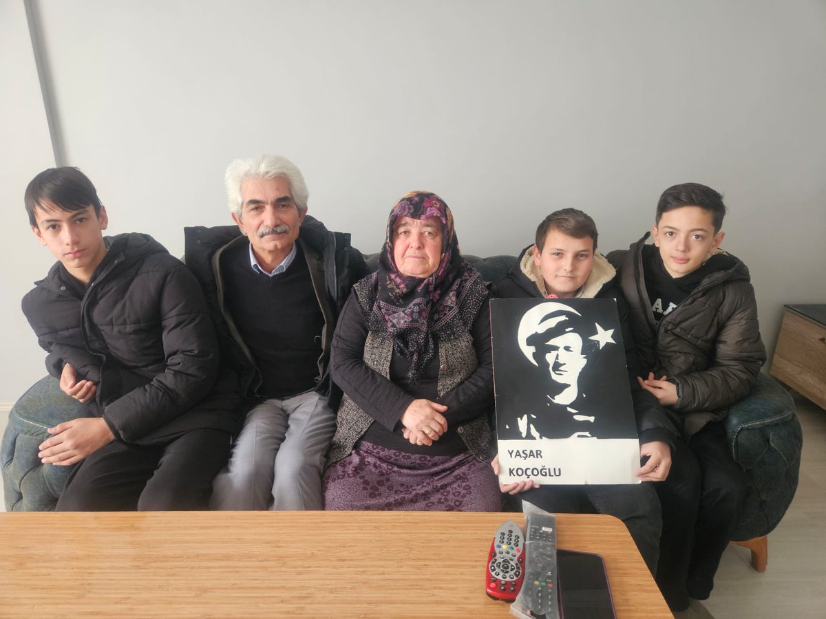 Okulumuz, ÇEDES/Değerler Kulübü olarak talebelerimiz ile Şehit Yaşar KOÇOĞLU'nun annesini ziyaret ettik. Şehidimizin ruhu şad, mekanı cennet olsun. Sevgi, saygı ve şükranlarımızı sunuyoruz. Allah rahmet eylesin..