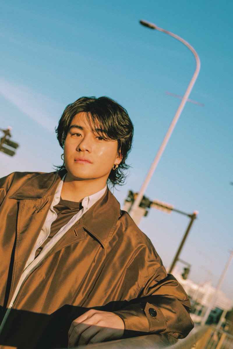 cancamtv's tweet photo. SixTONES連載『ストさんぽ』第2回に登場するのは…？
⁡
🐻‍💚
⁡
森本慎太郎さんです！
⁡
今回の街歩きの舞台は新横浜。
森本さんが初めてコンサートを観た横浜アリーナがある場所であり、2年後にはジュニアとして同じステージに立ったという、思い出深い街です。
⁡
今でもごはんを食べたり買い物をしたりと、プライベートでもよく訪れる場所なのだそう。
⁡
ロケでは横浜アリーナをはじめ、幼いころに家族や地元の友達と遊びに来ていた新横浜ラーメン博物館などを巡りました。ここだけの思い出話やファンへの思いもたっぷり語ってくださっています。
⁡
エモさとかっこよさが溢れる森本さんの『ストさんぽ』が読めるCanCam5月号は、23日発売です！

詳しくはコチラ⬇️
https://t.co/bCQUed6Th2
⁡
#CanCam  #SixTONES  #ストさんぽ #森本慎太郎