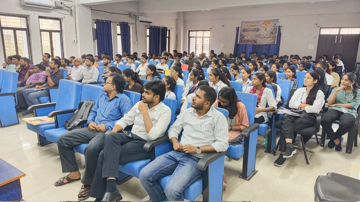 SiwanGP's tweet photo. Government Polytechnic Siwan organized a Mental Health &amp; Physical Fitness Awareness Program in collaboration with Brahma Kumaris – Education Wing.
Students learned about stress management, Rajyoga meditation, and mental well-being from speakers BK Aasha &amp; BK Dr. Phanish Chander. https://t.co/b8qz7ZykfJ