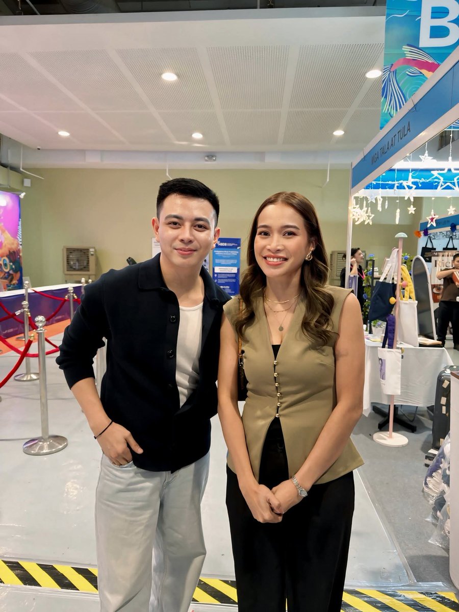 jonaxxbbs's tweet photo. jonaxx with Ron Canimo (Mga Tala at Tula) and Sir Ricky Lee

#JonaxxStoriesAtPBF2026 https://t.co/w4DoaqPpTZ