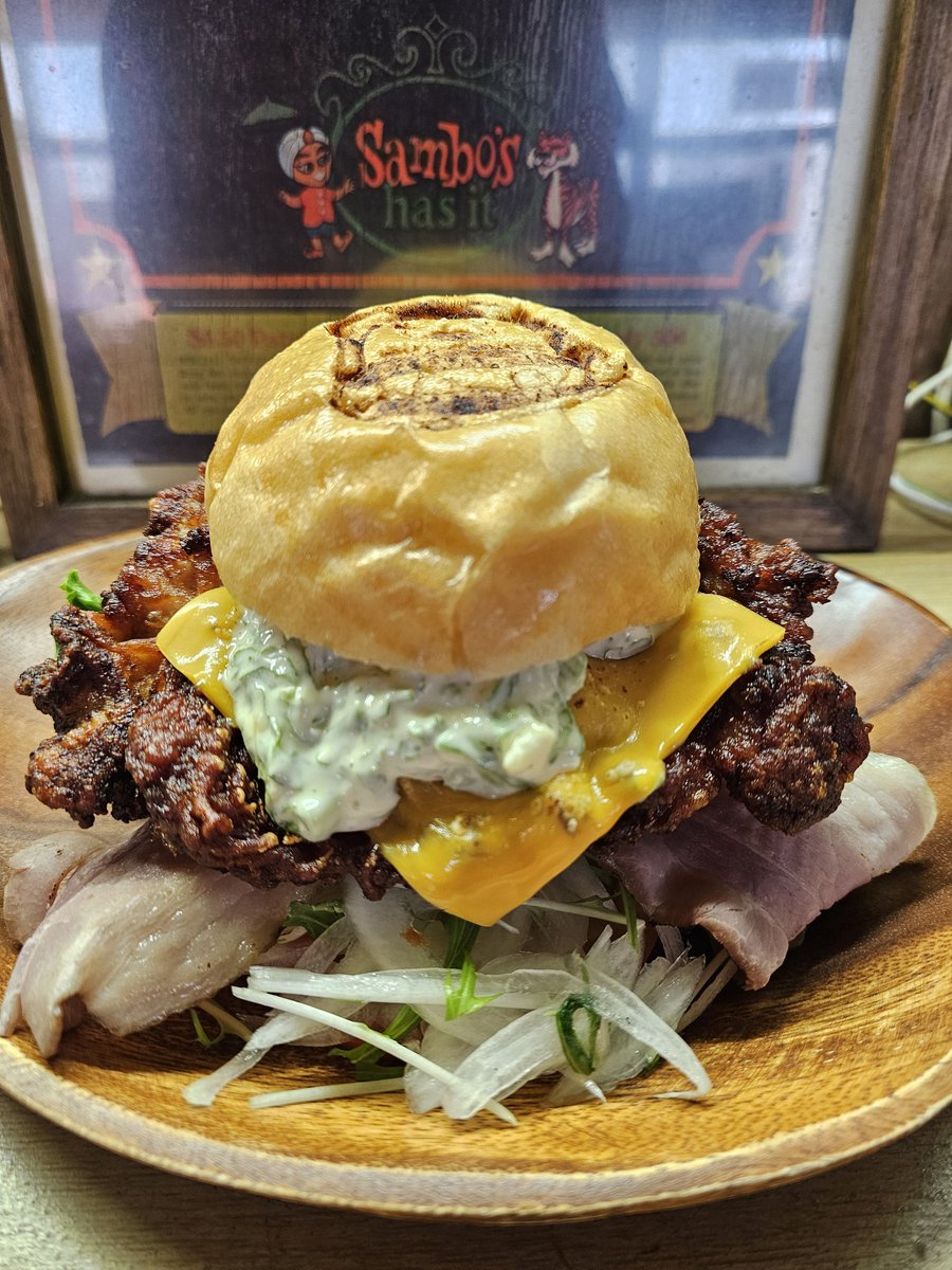 akisuke_burger's tweet photo. 暁輔バーガーではWBC開催期間中限定バーガーを販売致します！
本日紹介するバーガーは

Wild  Big Chiken
ハーブ鶏まるまる1枚フライドチキン＆ワサビ菜タルタル

大ボリュームなフライドチキンにワサビ菜のタルタル
ジャンボなWBC侍バーガーです❗

￥1220税込

WBCを観戦しながら限定バーガー https://t.co/60jIFhELev