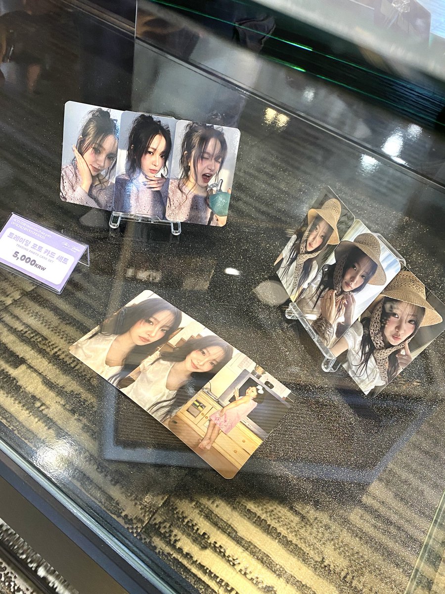 luvyrrv's tweet photo. All Yeri photocards for merchandise yerim bday party in seoul💜

cr: rqv2769 https://t.co/9B4kYJSuPu