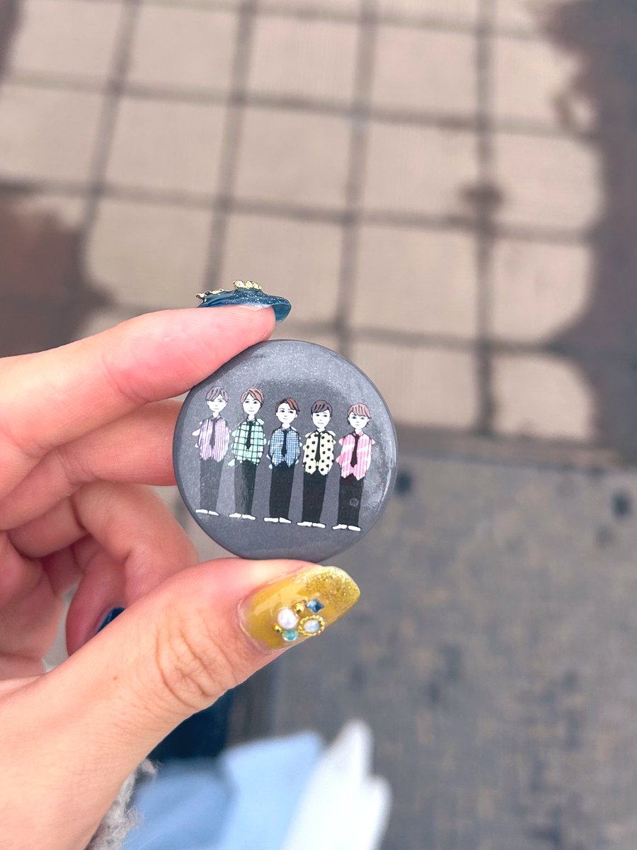 山鼻9条駅近くで拾いました
落とした方いらっしゃいませんか〜🥹？
DM、リプ、待ってます
嵐　缶バッジ　展覧会
#落とし物