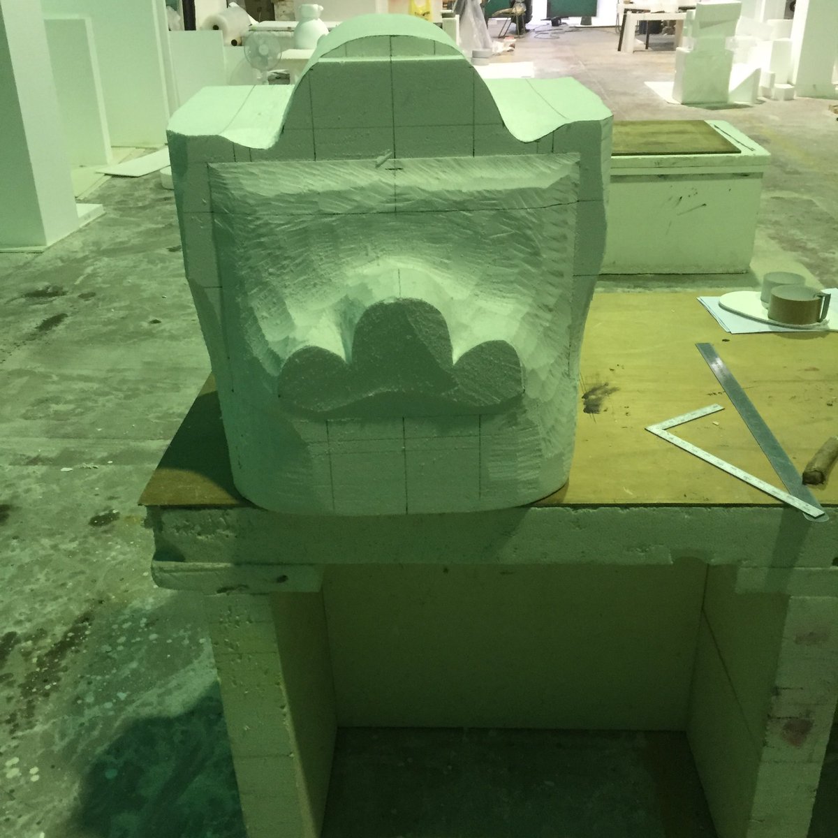 hayashida4's tweet photo. 発泡スチロールの塊。

ただの白いブロック。

でも削り始めると
少しずつ形が見えてくる。

無から形が生まれる瞬間。

これが
ものづくりの一番楽しい時間。

#企業公式つぶやき部 
#企業公式相互フォロー https://t.co/NgdySsUBYi