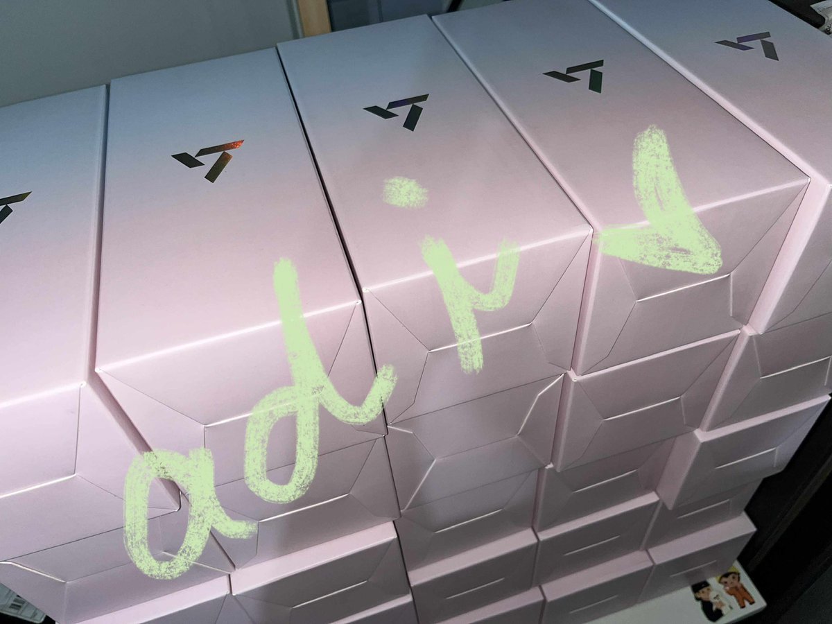 Onhand Caratbong Ver. 3 [10th Anniversary Version] 💫

🗓️ PAYMENT TERMS! 
       PAYO : ₱2500 
       DOP (₱500dp)   : ₱2700

📝 OTHER DETAILS: 
— onhand and ready to ship
— limited stocks left! 
— CAN DO SDD! 

dm or reply to avail!