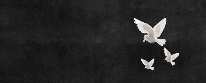 Yaklaş; mağrur savaşçı sadağında ölmeden,
Yaklaş; nûn ülkesini kaf ikiye bölmeden...

Nurullah Genç