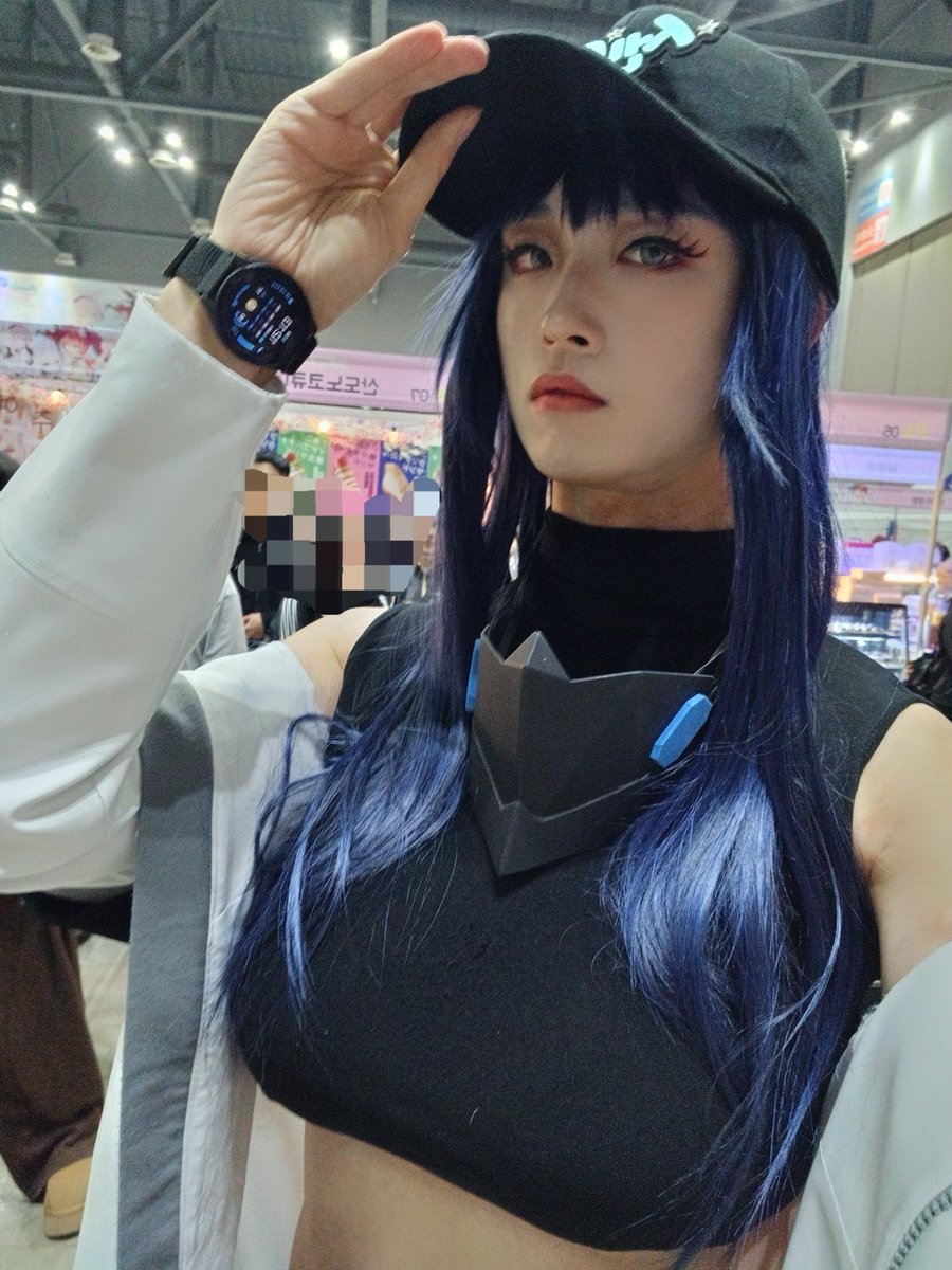 이 아저씨는 2시 20분부터 DJ부스에서 이상한걸 틀기 시작할거에요