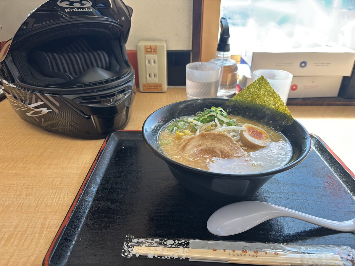 とろよ tweet media