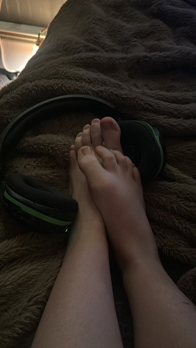 FeetPrxncess's tweet photo. Dm me for photos how YOU would like them🤍🙈 #footfetısh #feetworshi̇p #feetِ https://t.co/kfe2QykavQ