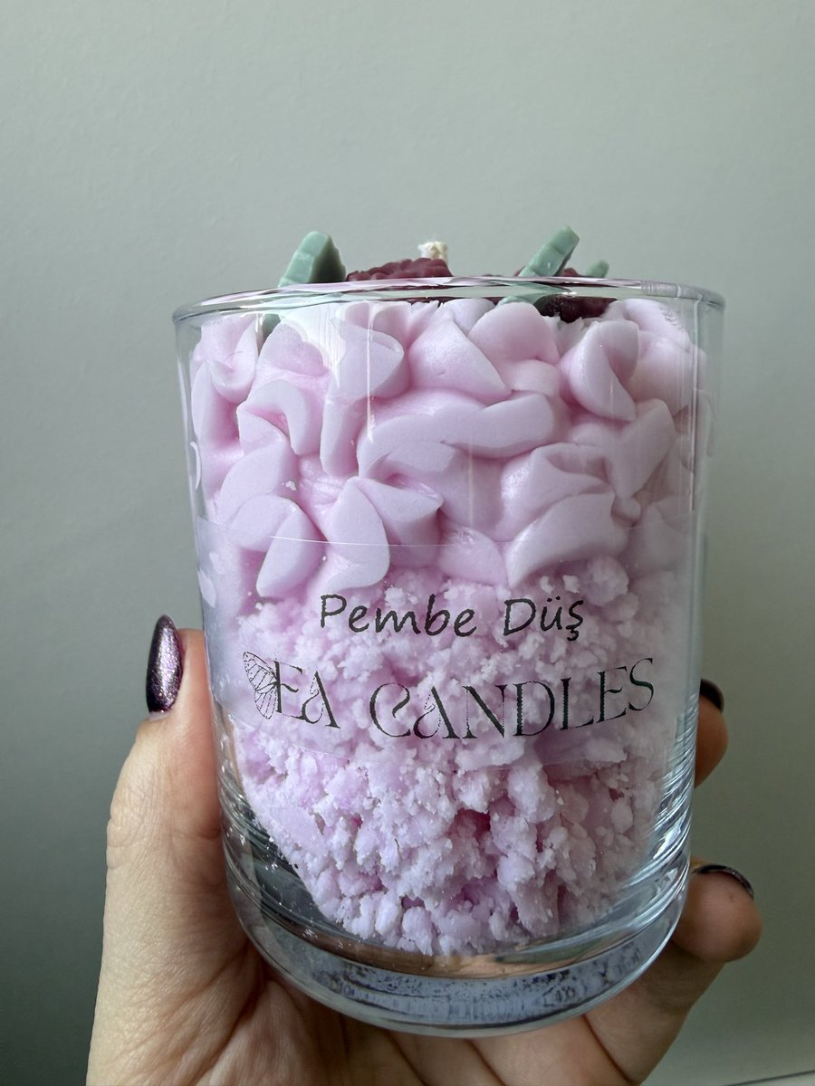 Pembe Düş 🌸🍓

Tatlı gibi görünen ama aslında bir mum.
Tamamen el yapımı.

Sizce nasıl olmuş?
10 üzerinden kaç puan verirsiniz? 🕯️

#elapimi #soywax #mumtasari