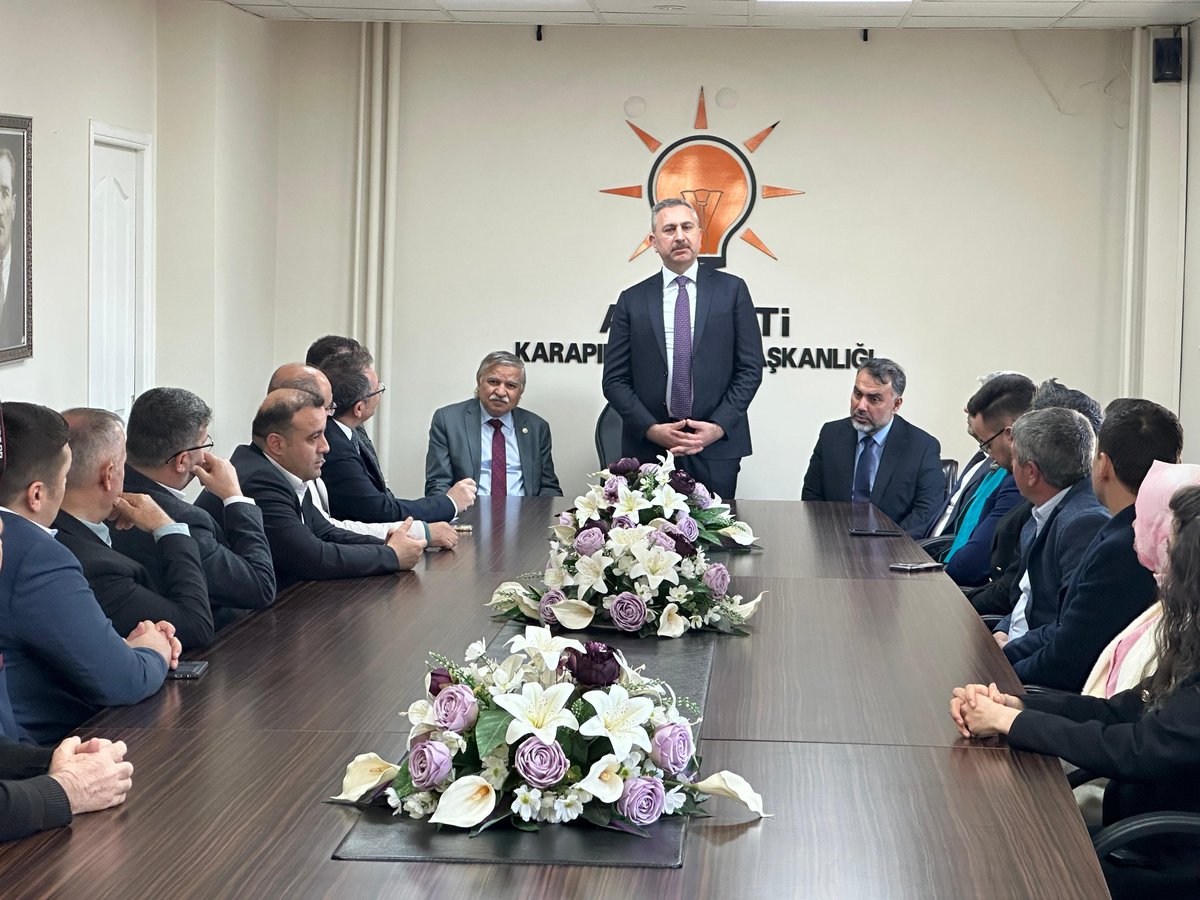 abdulhamitgul's tweet photo. AK Parti Ereğli ve Karapınar İlçe Başkanlıklarımızda teşkilatımızın kıymetli mensuplarıyla bir araya geldik. 

Türkiye Yüzyılı hedeflerimize doğru, dava ve yol arkadaşlarımızla omuz omuzayız! 

​İnandığımız yolda, aynı heyecan ve kararlılıkla yürümeye devam edeceğiz. 
Rabbim birliğimizi daim eylesin.