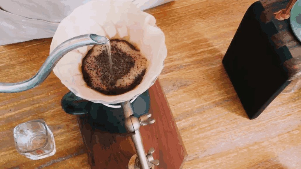 estebanrico6's tweet image. "Autumn breeze, golden leaves, warm lattes  — the coziest season is here. What’s your favorite fall moment #FallVibes"