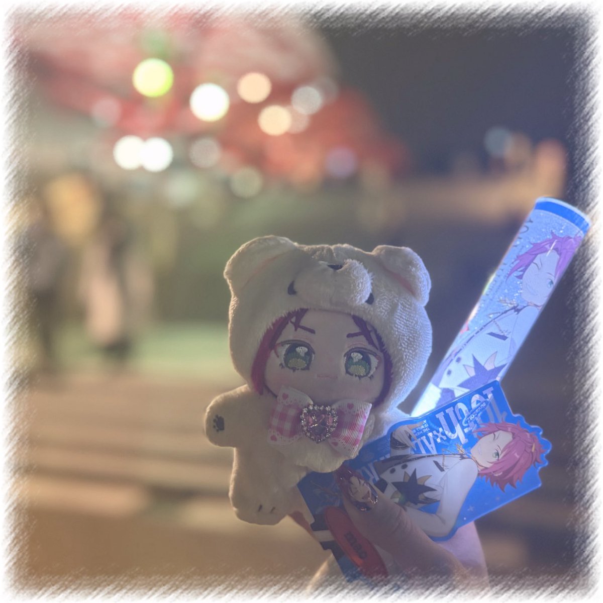 あんスタ スタライ10th 落し物

こちらの画像のいつぬい真緒を落としてしまいました。
3/13の夜公演終了後、外でこの写真を撮ったあとバッグにしまったのですが今日バッグの中を見たらなくなっておりました。
もし会場付近などでお見かけしたなどございましたらご連絡頂けますと幸いです。