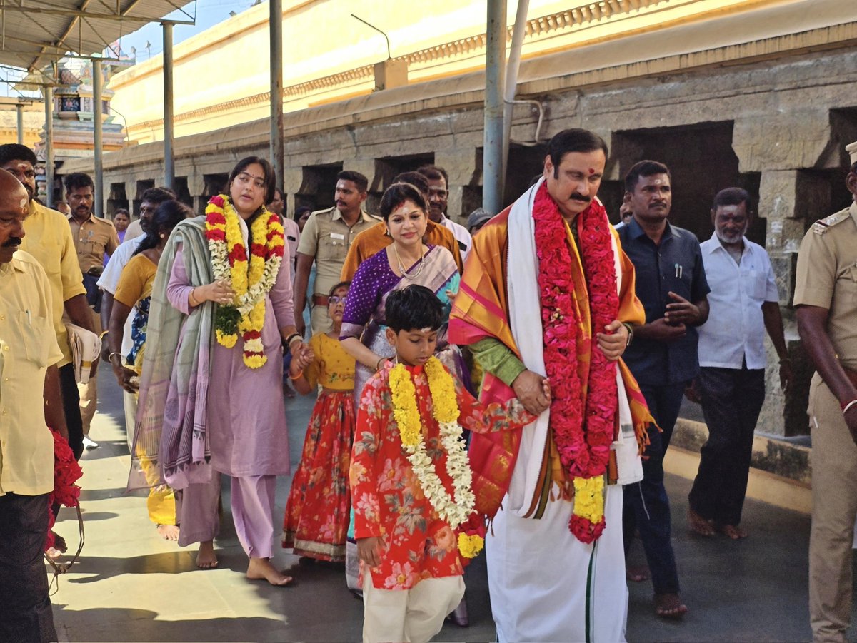 இன்று, திருப்போரூா் கந்தசுவாமி கோவிலில், குடும்பத்துடன் வழிபட்டு தரிசனம் செய்த போது.!