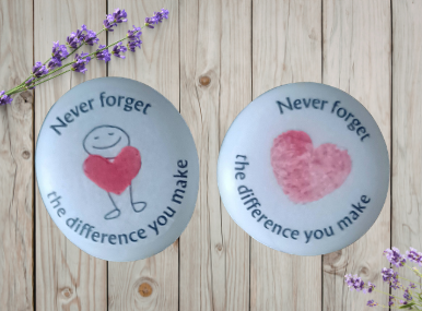 SuziQCrafts's tweet photo. Happy Saturday ๐ I hope the sun is shining where you are ๐
I have a range of pebble keepsakes, perfect little pocket hugs and affirmations which make thoughtful gifts๐
https://t.co/VYEHd0i8Z8
#shopsmall #easter #pockethug #affirmations #giftideas #saturday #mentalhealth https://t.co/Rpt6yOLAiO