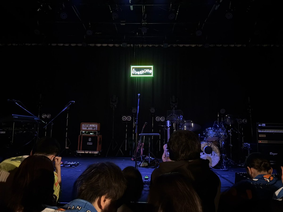 jim74255's tweet photo. livestone vol.4
ついにLivestoneに参加できた
これまでの抽選では何度か外れていた🫠
番号がこれほど前になるのは初めてだ

MCにはおそらく60～70％程度しか理解できていないと思いますが
それでもlivestoneの特別な魅力を感じることができます

次回、大阪に緑黄色夜祭！
#リョクシャカ #livestone #緑黄色社会